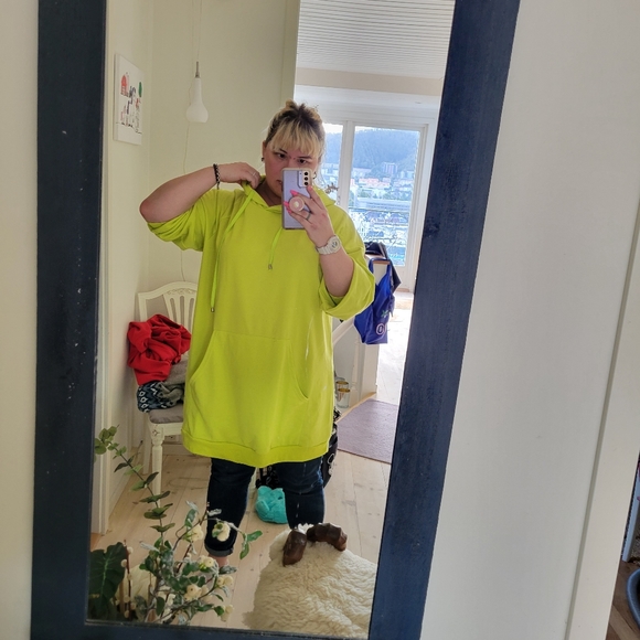 Meet your Posher, Kelly - Picture 2 of 2